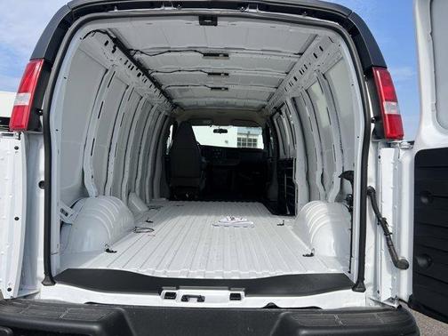 2025 Chevrolet Express 3500 Work Van