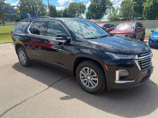 Mosaic Black Metallic 2023 Chevrolet Traverse LT Cloth