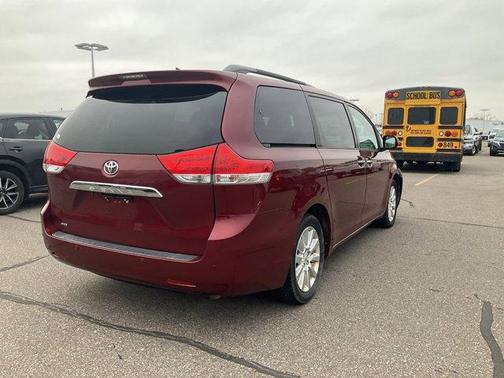 2011 Toyota Sienna XLE