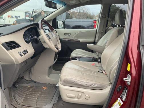 2011 Toyota Sienna XLE