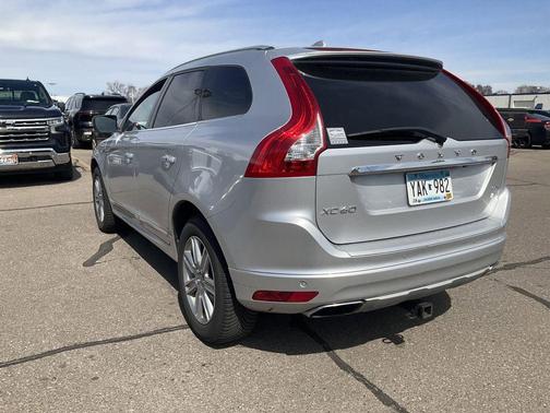 Bright Silver Metallic 2016 Volvo XC60 T6 Premier Plus