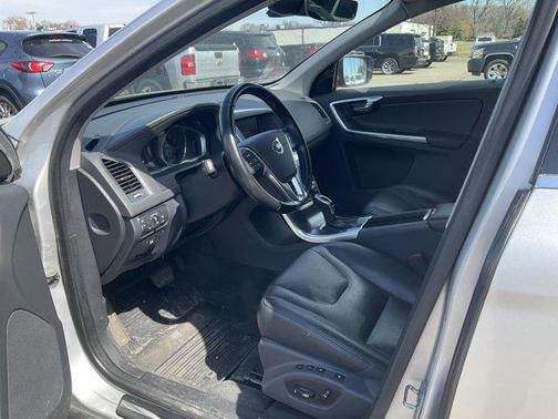 Bright Silver Metallic 2016 Volvo XC60 T6 Premier Plus