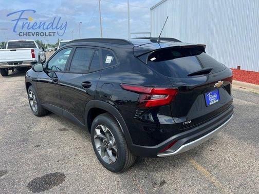 Mosaic Black Metallic 2026 Chevrolet Trax LT