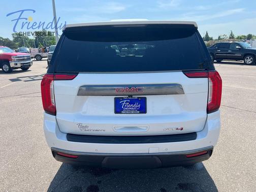 White Frost Tri-Coat 2022 GMC Yukon XL AT4
