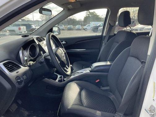Vice White 2018 Dodge Journey SE