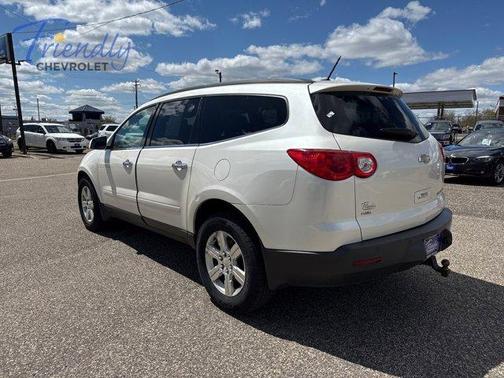 White Diamond Clearcoat 2011 Chevrolet Traverse 2LT