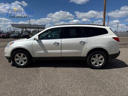 White Diamond Clearcoat 2011 Chevrolet Traverse 2LT