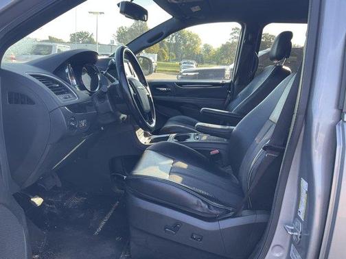 2015 Chrysler Town & Country S
