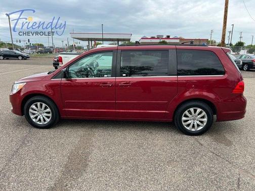 Deep Claret Metallic 2014 Volkswagen Routan SE w/RSE & Navigation