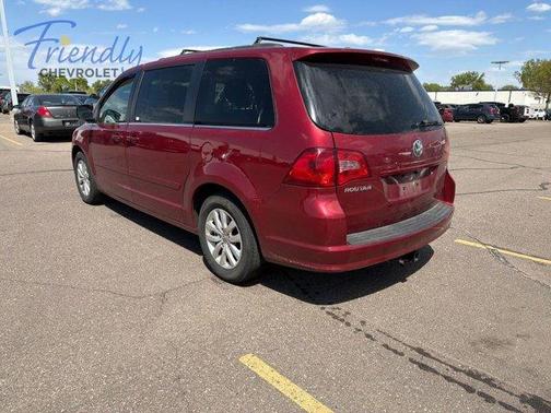 Deep Claret Metallic 2014 Volkswagen Routan SE w/RSE & Navigation