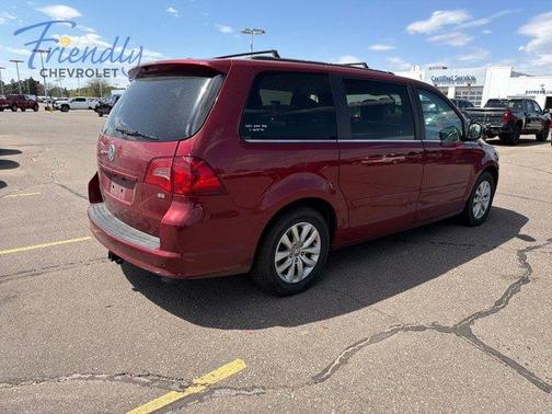 Deep Claret Metallic 2014 Volkswagen Routan SE w/RSE & Navigation