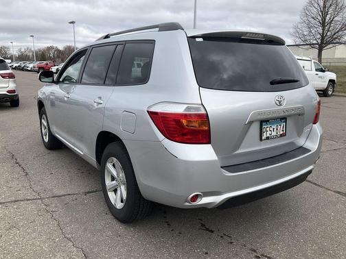 Silver 2010 Toyota Highlander Base