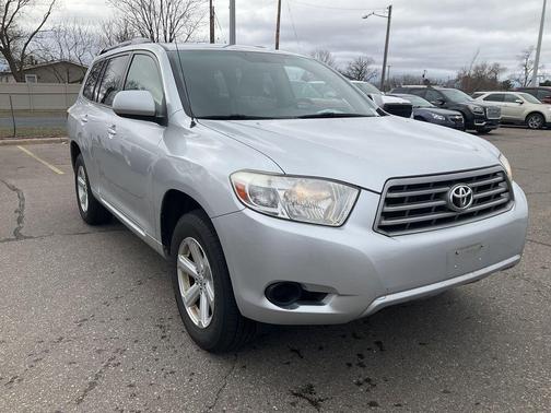 Silver 2010 Toyota Highlander Base