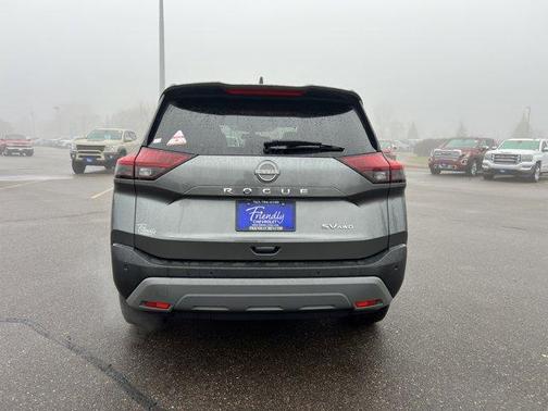 2022 Nissan Rogue SV