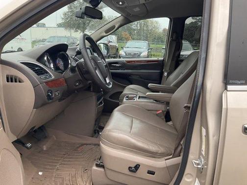 2012 Chrysler Town & Country Touring-L