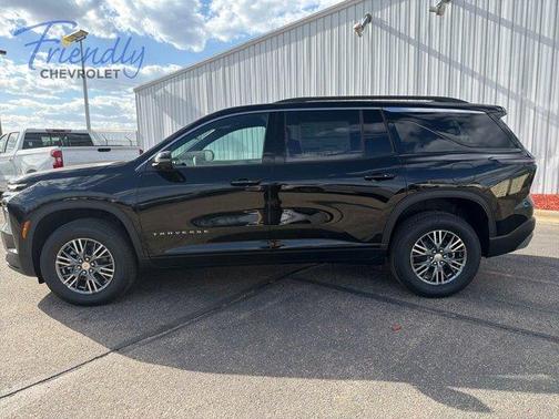 Mosaic Black Metallic 2026 Chevrolet Traverse LT