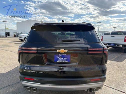 Mosaic Black Metallic 2026 Chevrolet Traverse LT