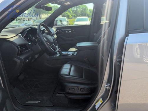 Sterling Gray Metallic 2023 Chevrolet Traverse RS