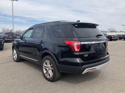 Black 2017 Ford Explorer XLT