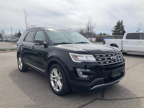 Black 2017 Ford Explorer XLT
