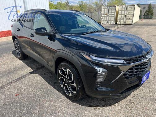Mosaic Black Metallic 2026 Chevrolet Trax 2RS