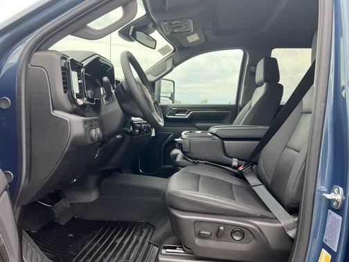 2025 Chevrolet Silverado 3500 LT