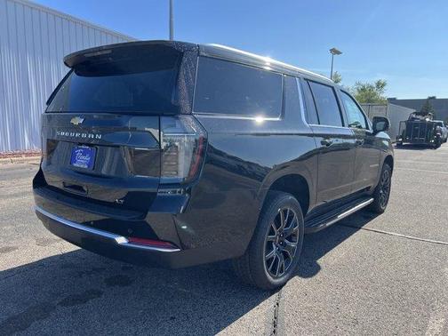 2025 Chevrolet Suburban LT