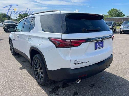 Iridescent Pearl Tricoat 2023 Chevrolet Traverse RS