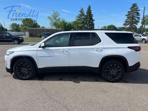 Iridescent Pearl Tricoat 2023 Chevrolet Traverse RS
