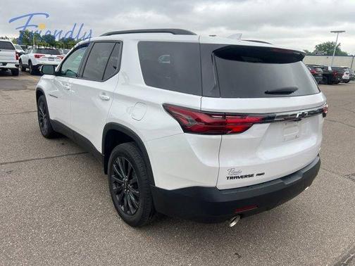 Iridescent Pearl Tricoat 2023 Chevrolet Traverse RS