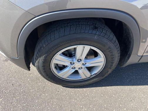 Stone Gray Metallic 2022 Chevrolet Trax LT