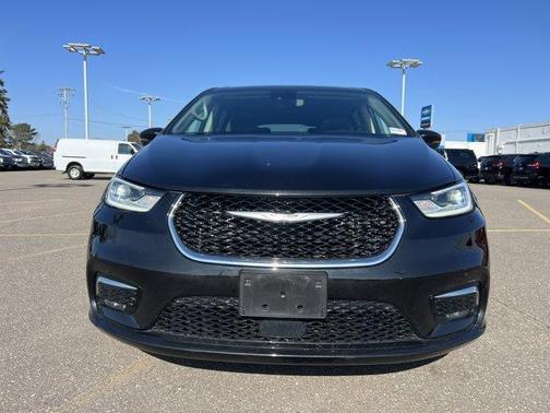 2023 Chrysler Pacifica Touring-L