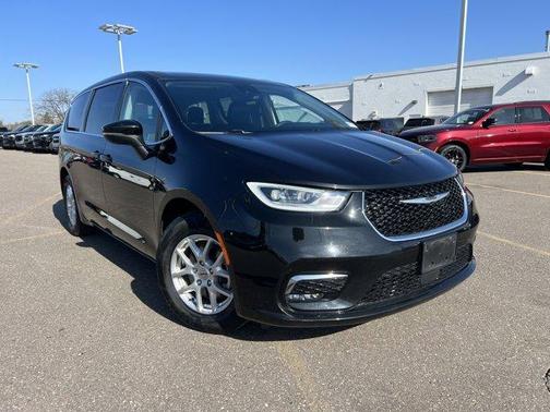 2023 Chrysler Pacifica Touring-L