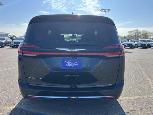 2023 Chrysler Pacifica Touring-L