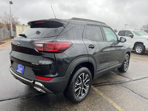 Mosaic Black Metallic 2026 Chevrolet Trailblazer ACTIV