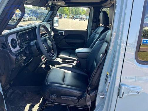 Earl Clearcoat 2024 Jeep Wrangler Sport
