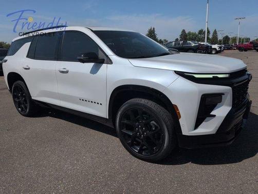 Iridescent Pearl Tricoat 2024 Chevrolet Traverse RS