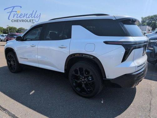 Iridescent Pearl Tricoat 2024 Chevrolet Traverse RS