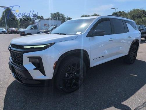 Iridescent Pearl Tricoat 2024 Chevrolet Traverse RS