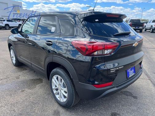 Mosaic Black Metallic 2026 Chevrolet Trailblazer LS