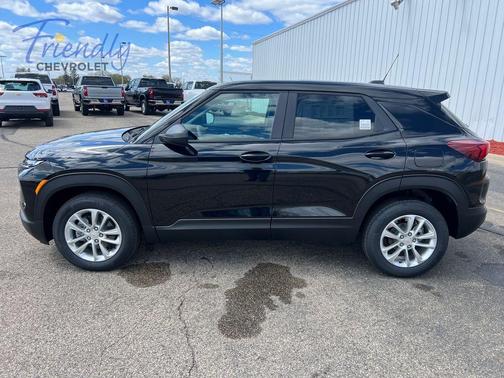Mosaic Black Metallic 2026 Chevrolet Trailblazer LS