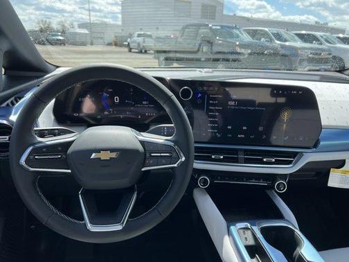 2025 Chevrolet Equinox EV LT 2