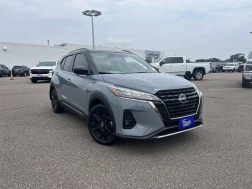2022 Nissan Kicks SR