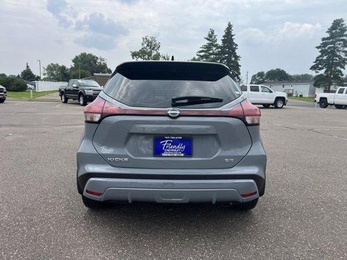 2022 Nissan Kicks SR