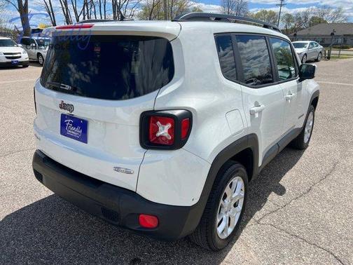 Alpine White 2017 Jeep Renegade Latitude