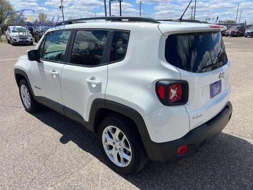 Alpine White 2017 Jeep Renegade Latitude