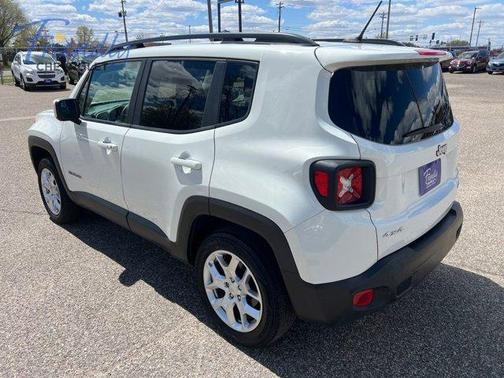 Alpine White 2017 Jeep Renegade Latitude