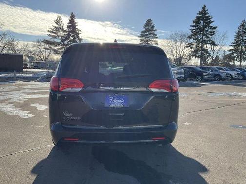 2022 Chrysler Voyager LX