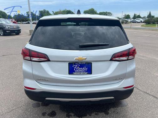 Silver Ice Metallic 2022 Chevrolet Equinox 2LT