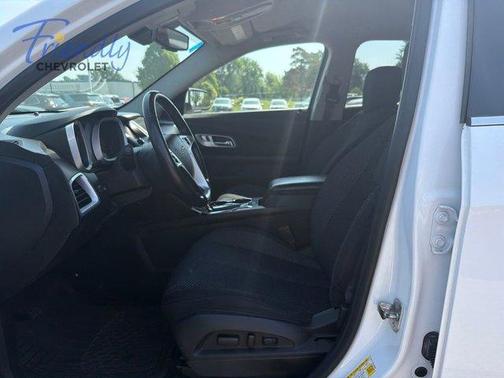 Summit White 2017 Chevrolet Equinox LT